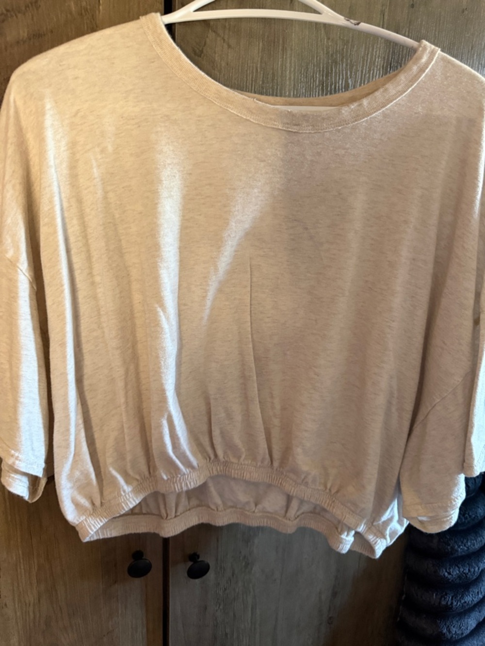 Oatmeal Coloured Cropped Top Ptp~ 21”-30” Length~ 18”